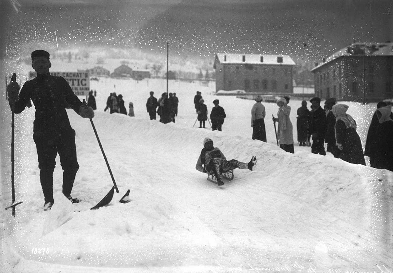 Marie Marvingt sledding