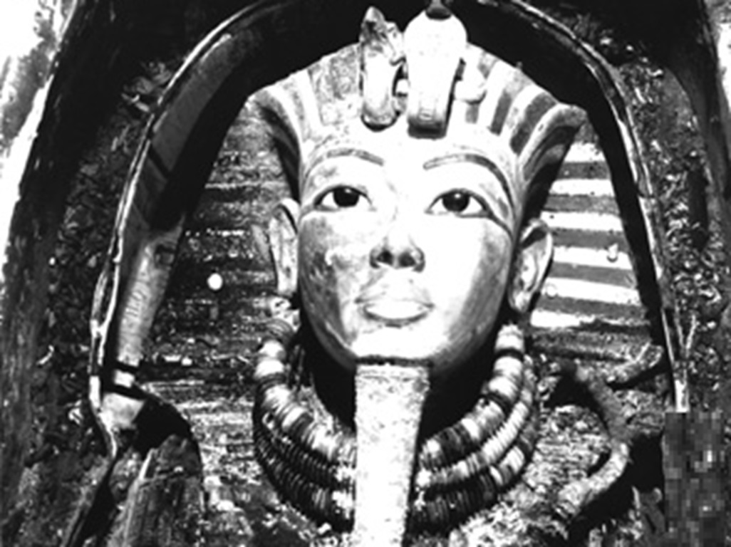 Tutankhamun's mask, Burton photograph in 1925