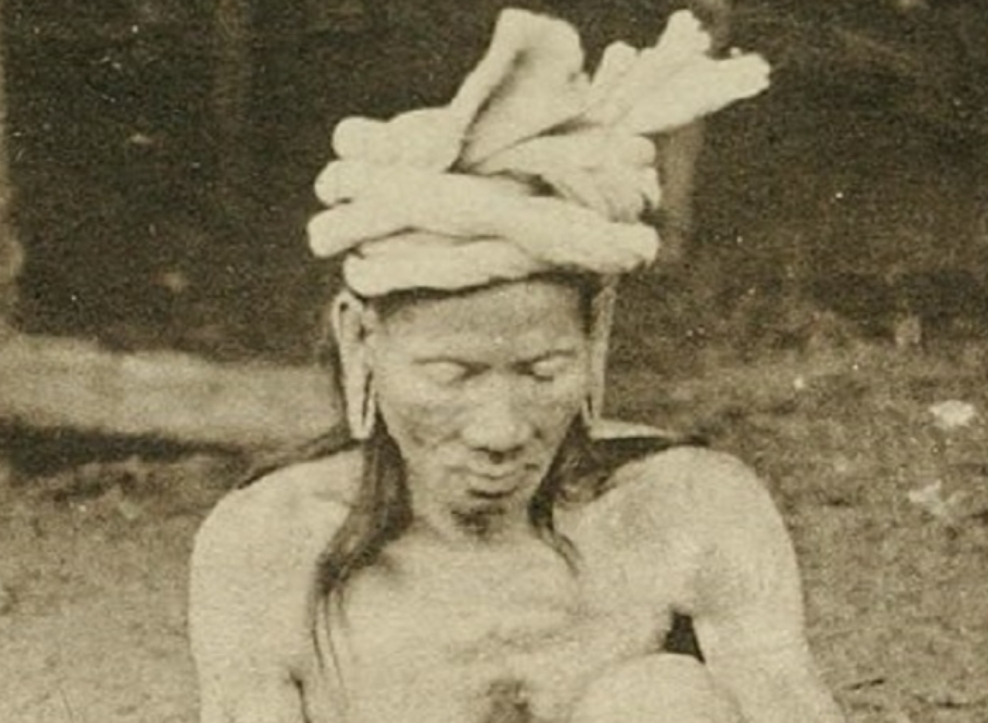 KAYANS SPLITTING RATTANS FOR MAT-MAKING. - 1912