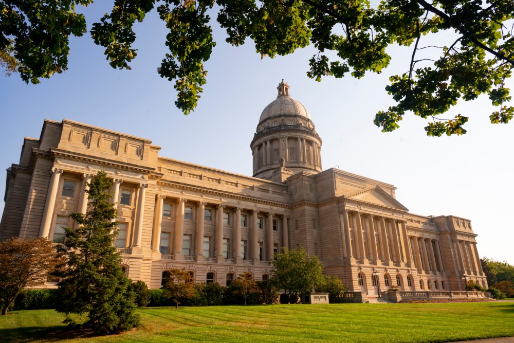 This image shows a stately capitol building at Frankfort, Kentucky