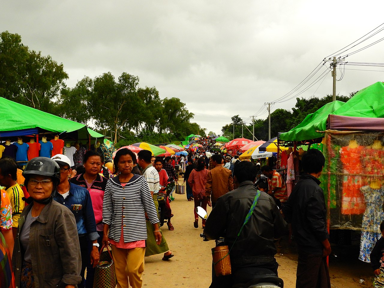 Market near Loikaw, Kayah State - 2019