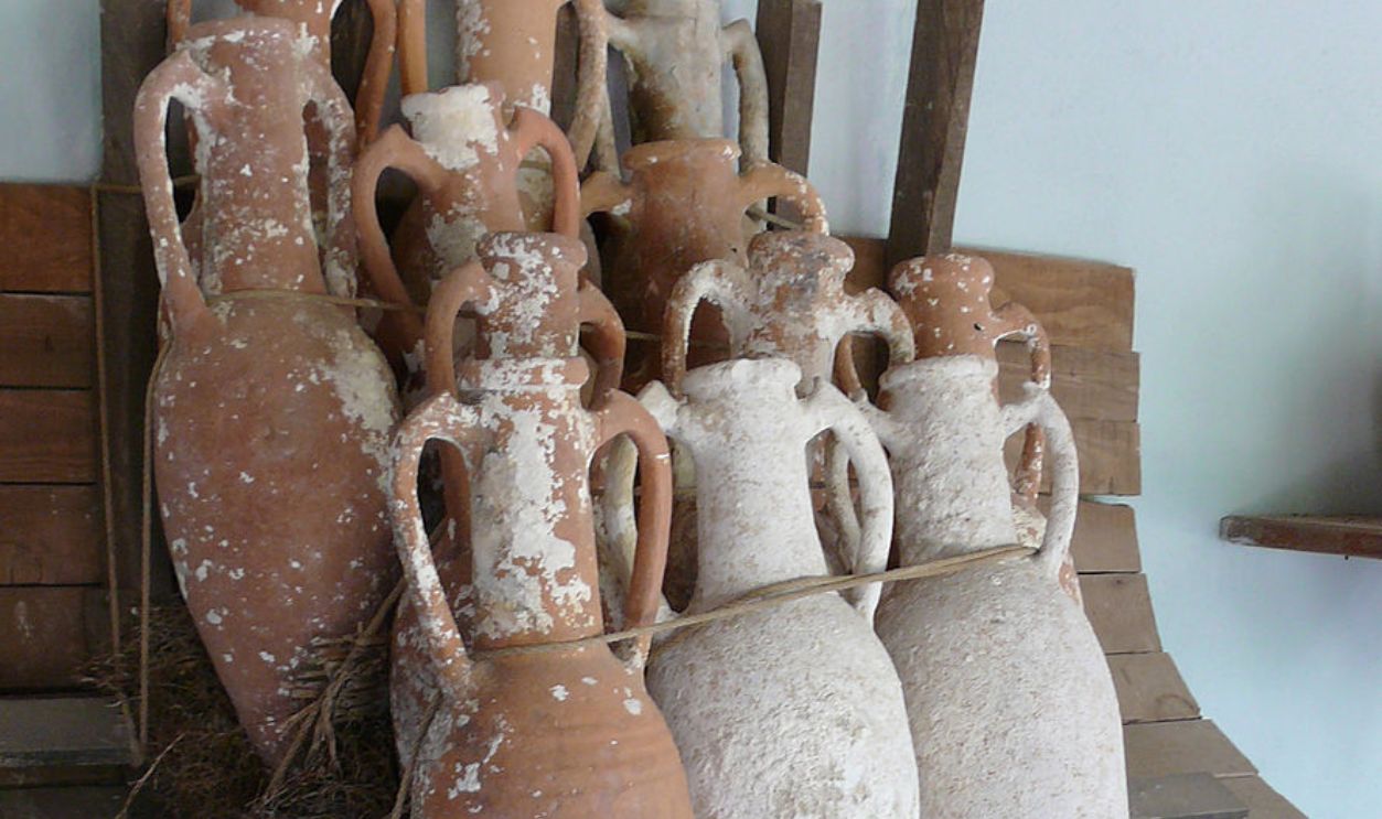 Amphorae stacking