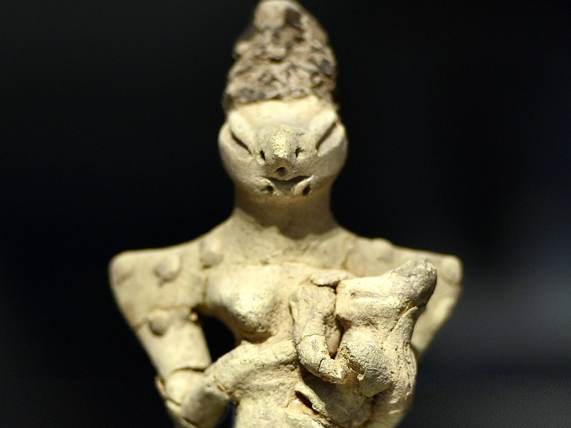 Ubaid period Lizard-Headed Nude Woman Nursing A Child