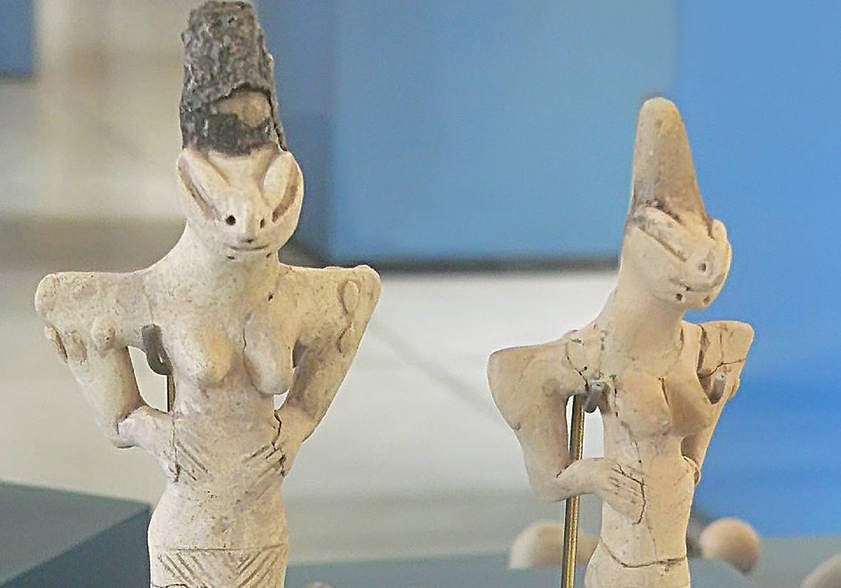 Two female figurines with lizard heads from Ubaid period