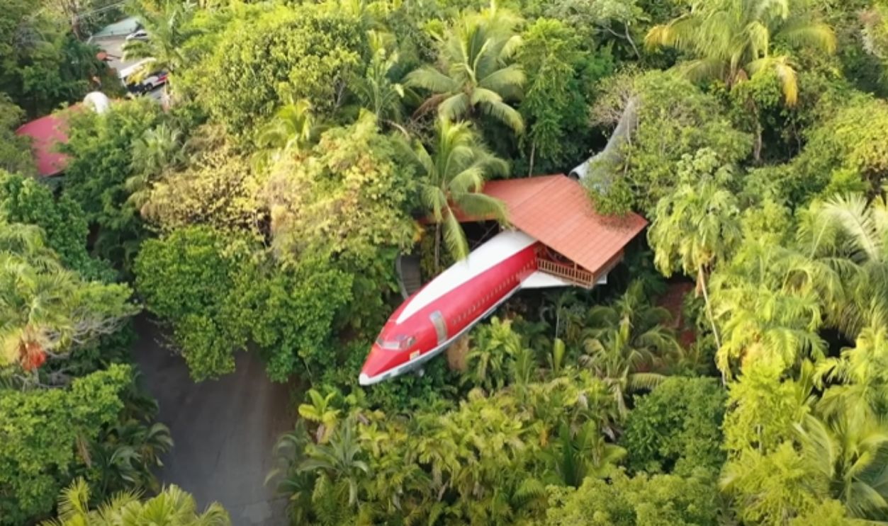 Boeing 727 Eco-Lodge
