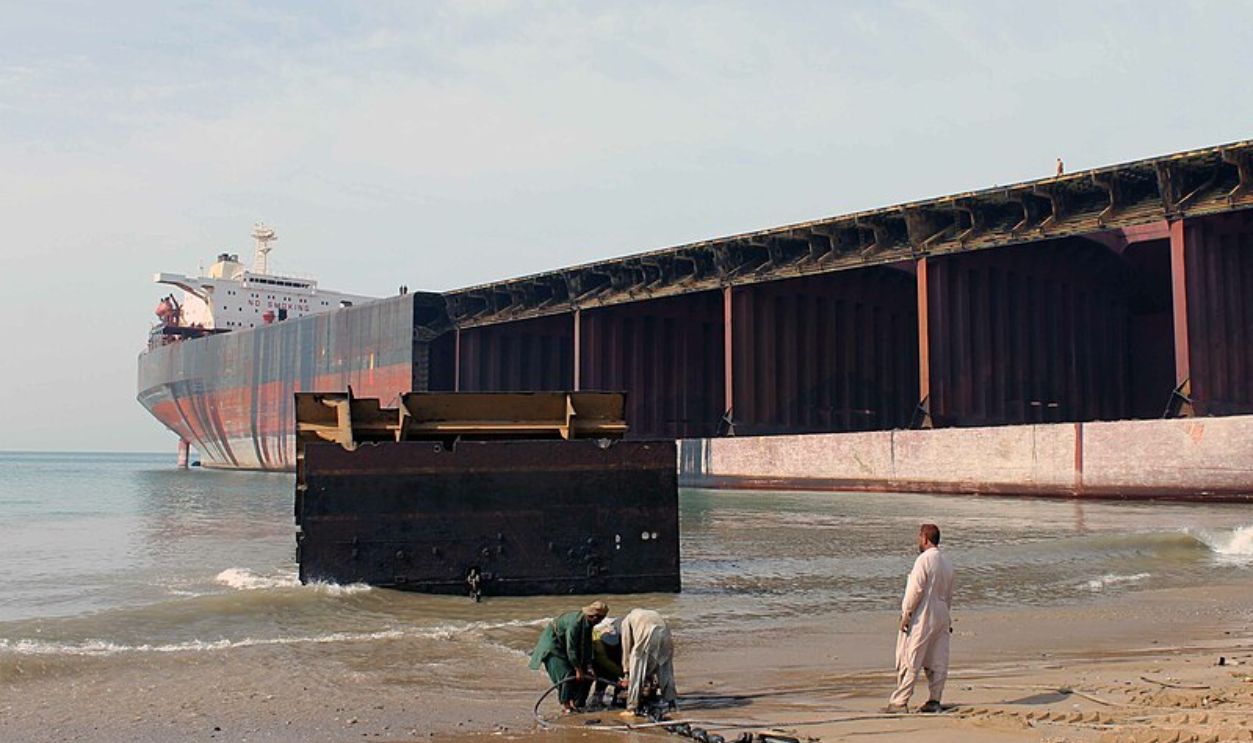 Gadani Ship Breaking Yard, Pakistan