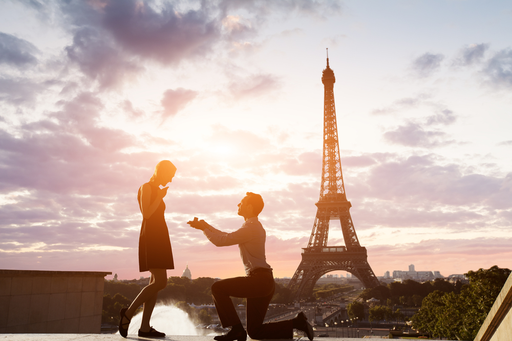 Romantic marriage proposal at Eiffel Tower
