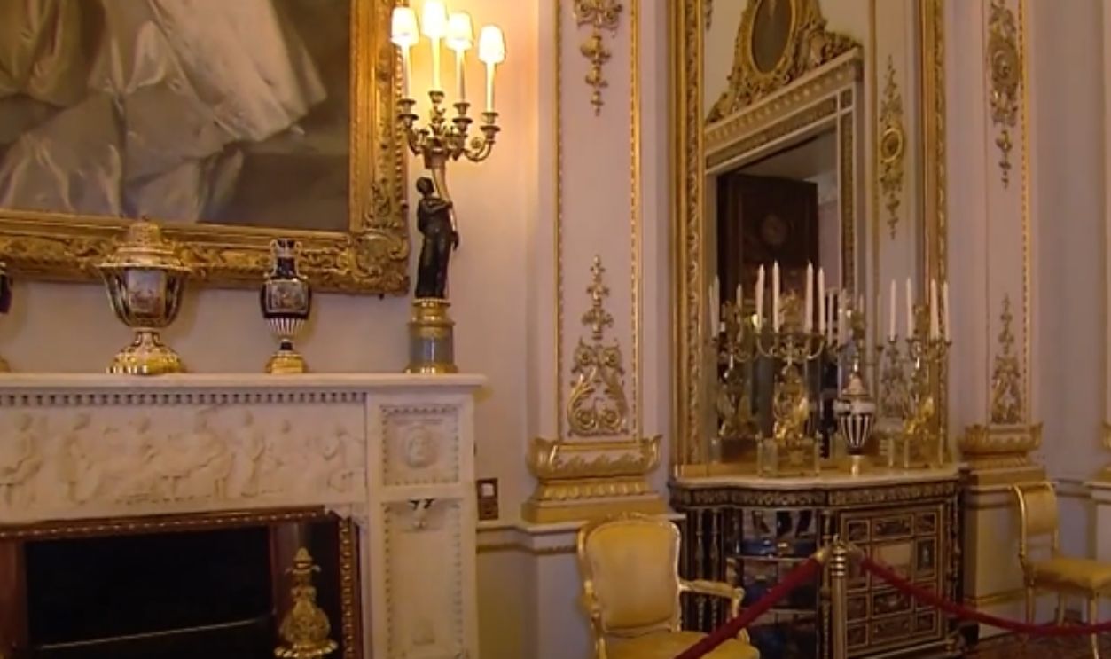 Passage To The White Drawing Room In Buckingham Palace