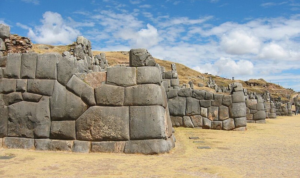 Sacsayhuamán Walls