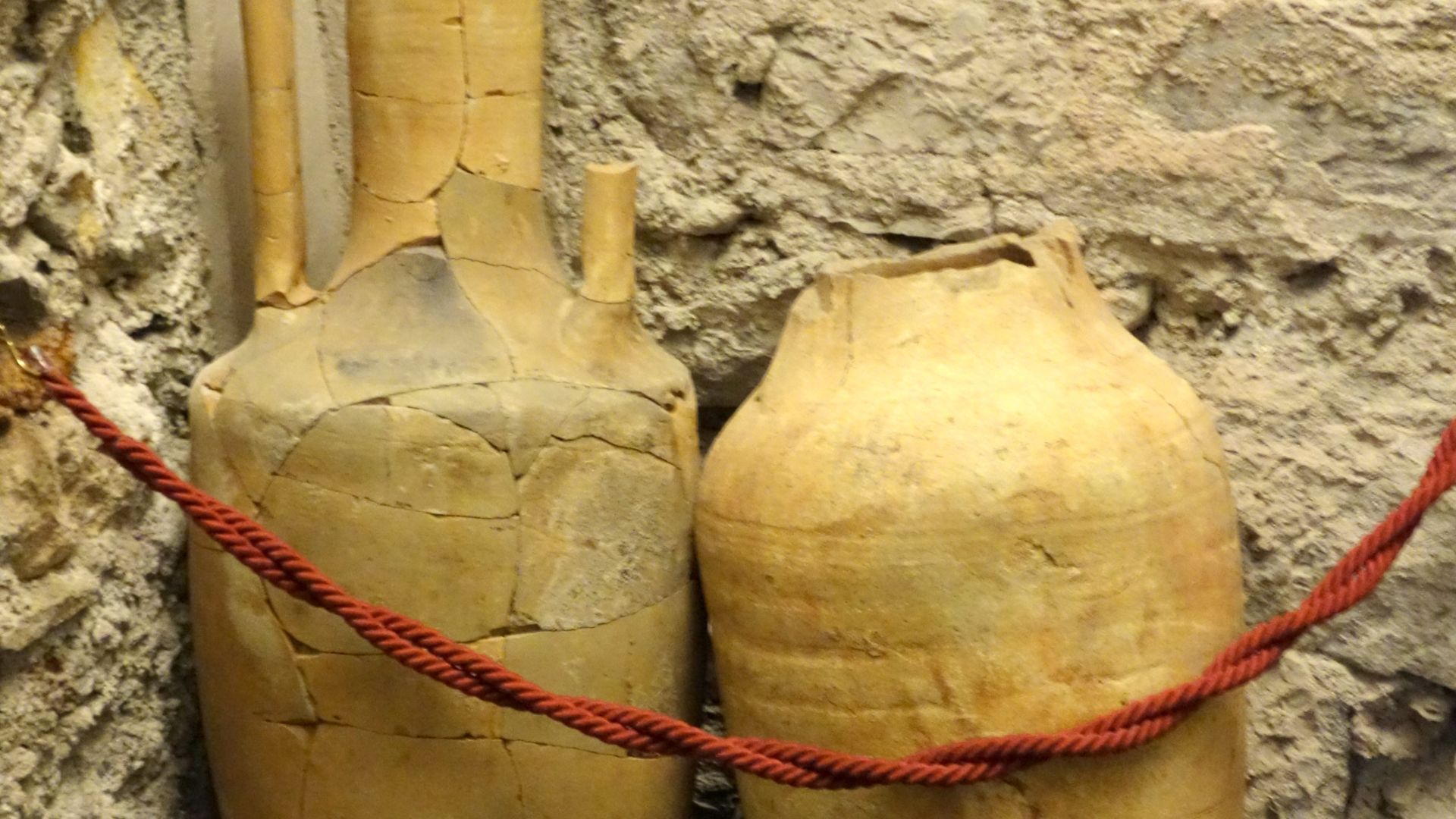 File:Amphoras, 1st century BC - Museo Diocesano (Genoa) - DSC01322.JPG
