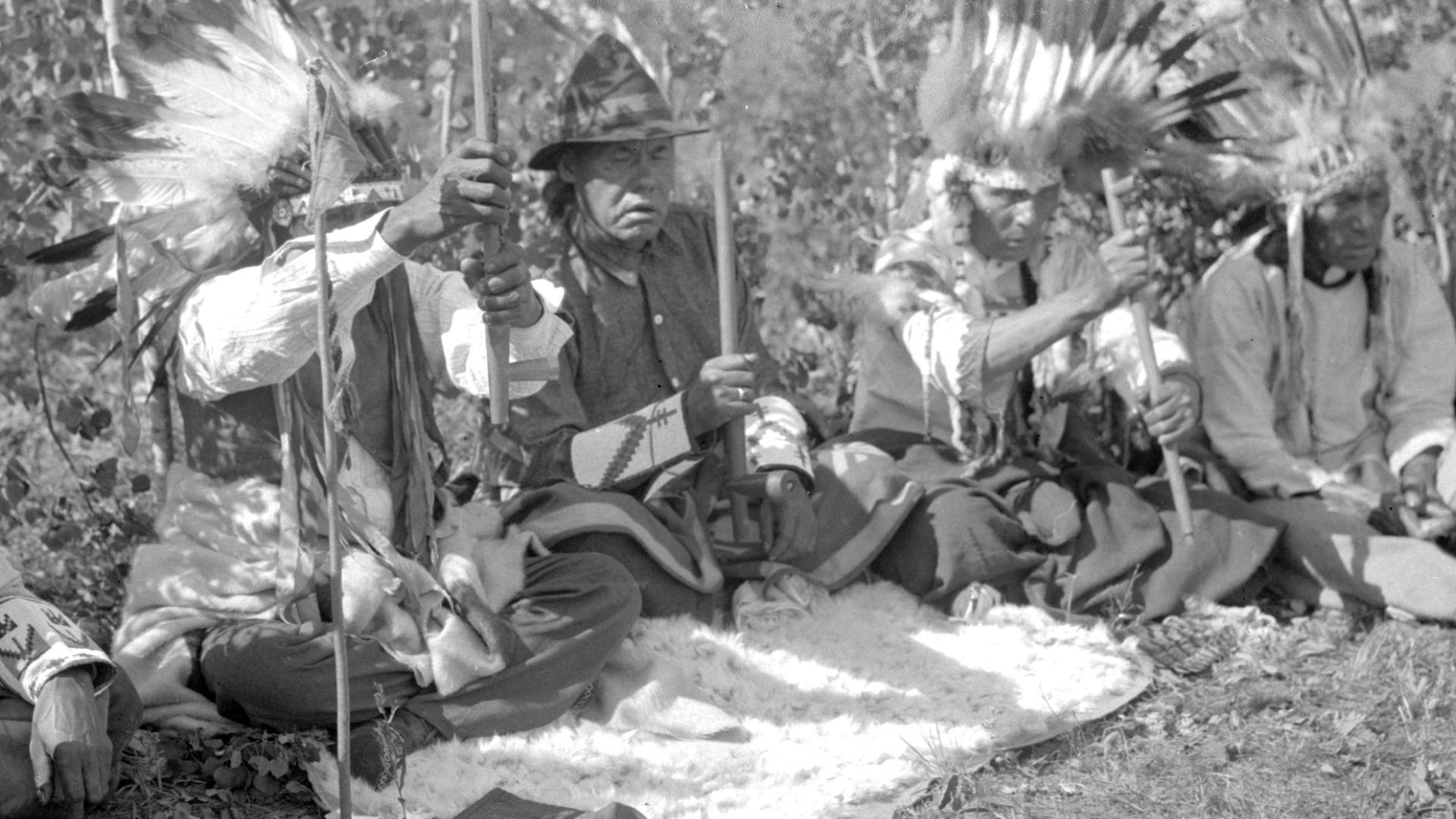 File:Pipe Ceremony at Waterhen River, Northern Saskatchewan (Note- The beaded gauntlets were collected by Paul Coze) (20186418649).jpg