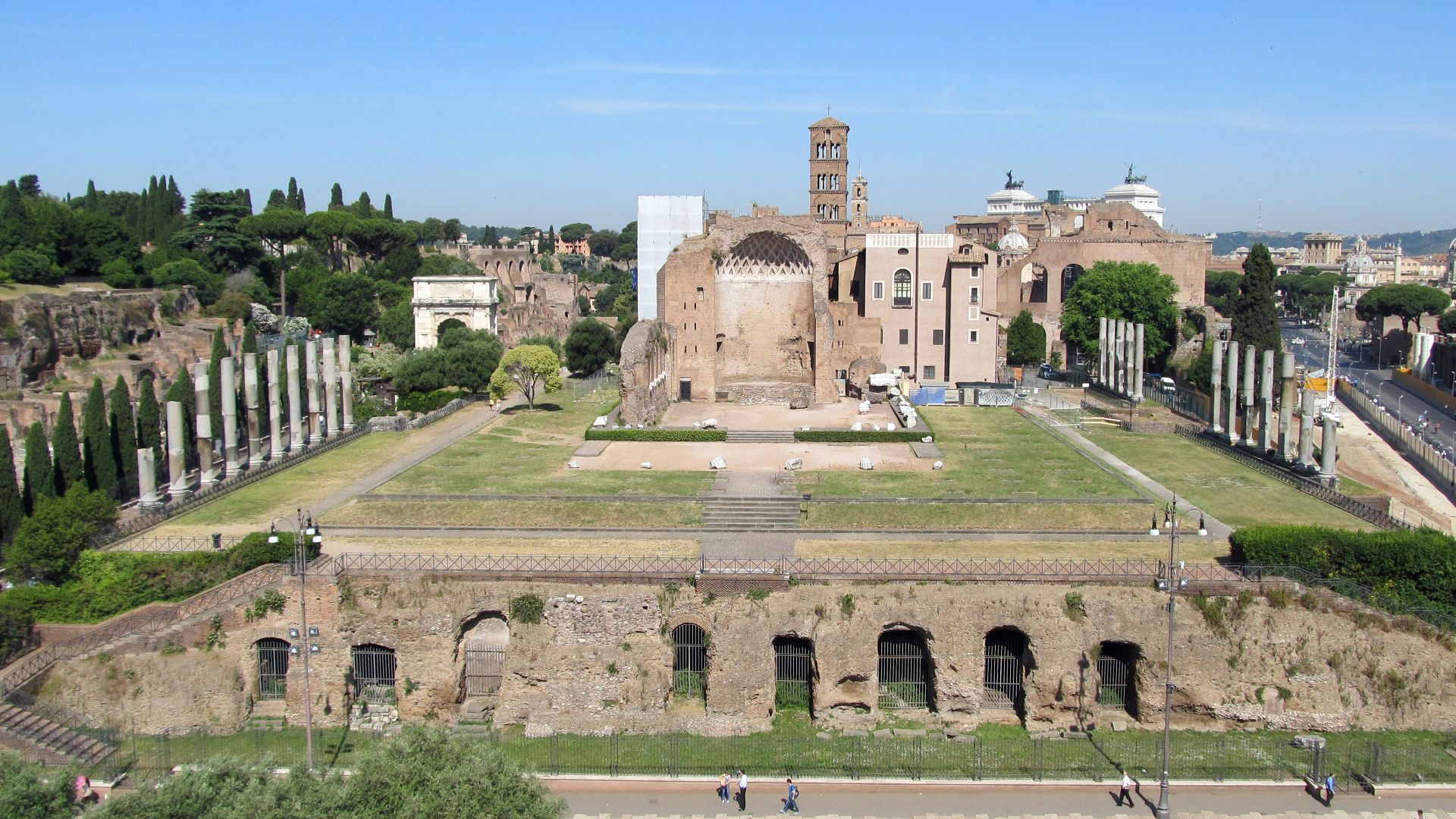 File:Temple of Venus and Roma (14819291950).jpg