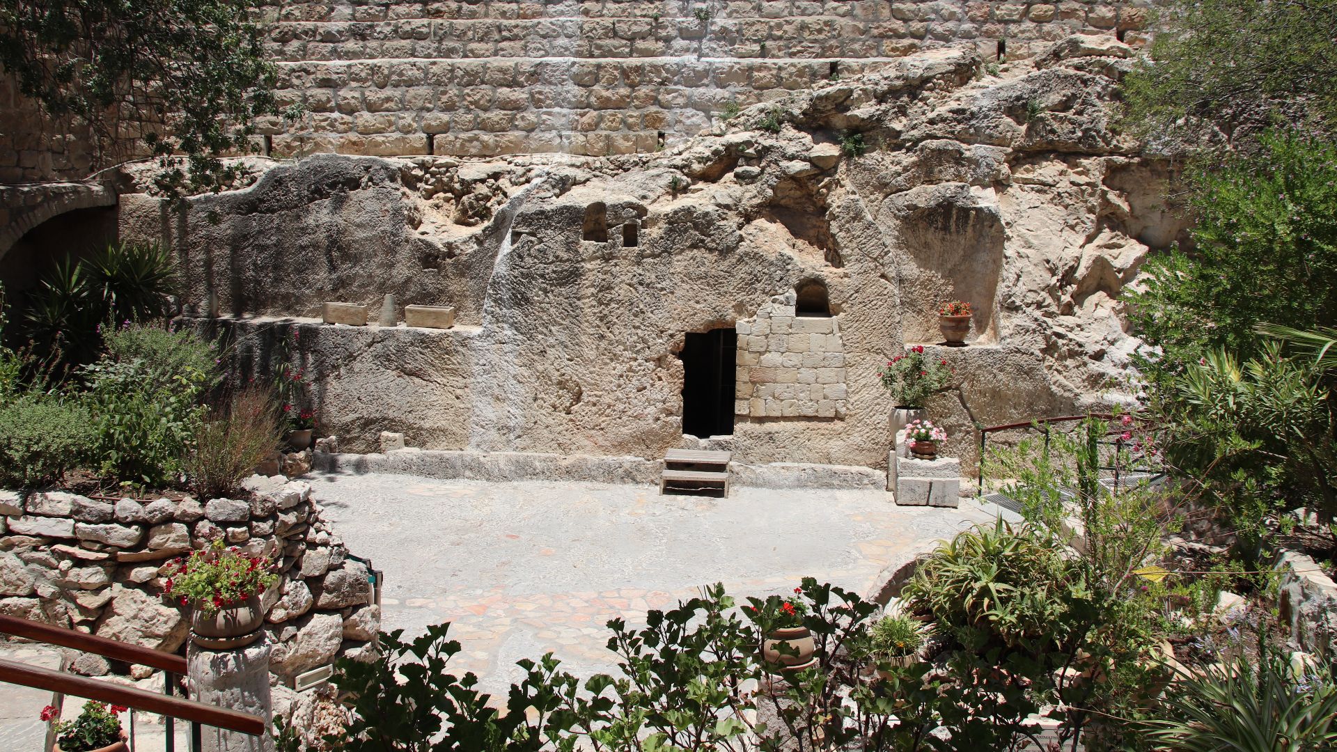 File:Jerusalem Garden Tomb (43300924231).jpg