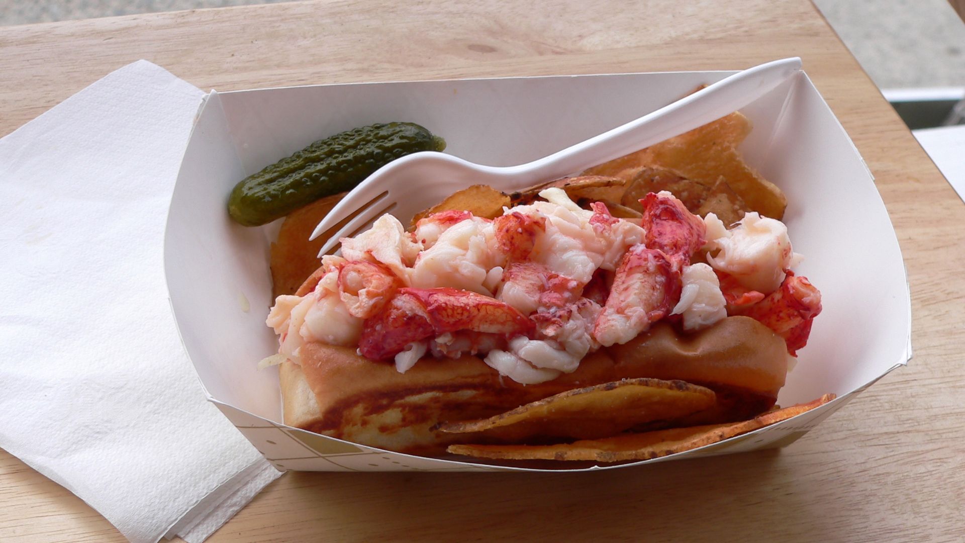 File:Lobster Roll at the Lobster Claw, Bar Harbor.jpg