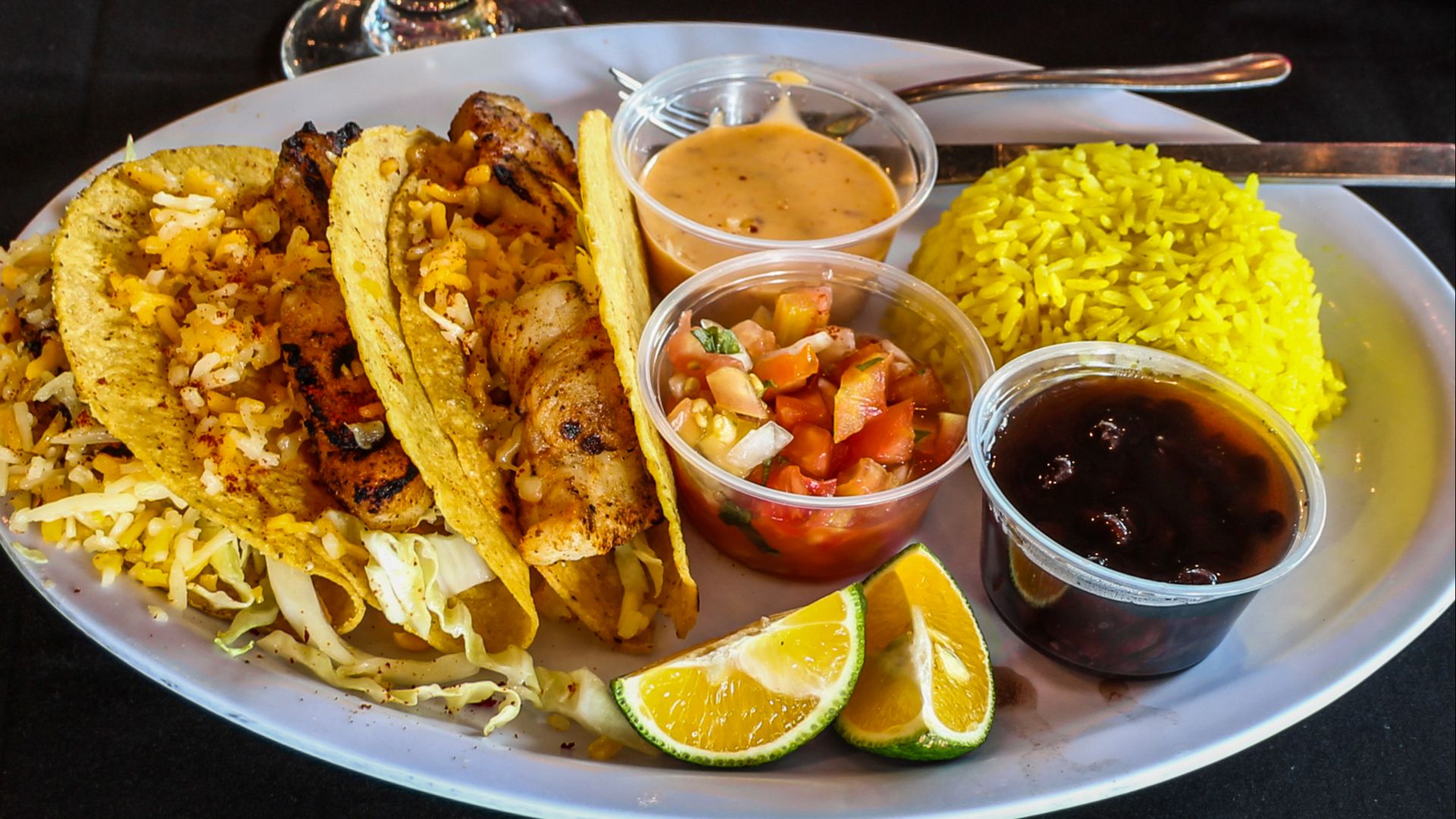 File:Fish tacos with lemonade.jpg