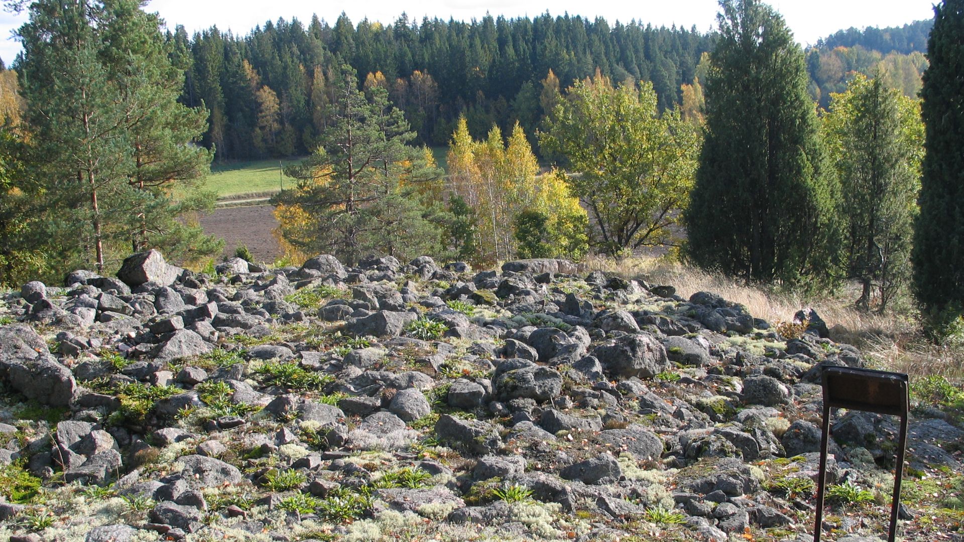 File:Ekeberga gravröse i Sjundeå.jpg