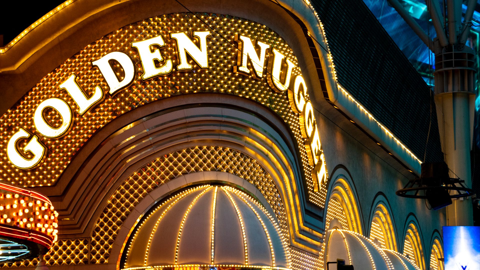 File:Main Sign of the Golden Nugget Casino on Fremont Street.jpg