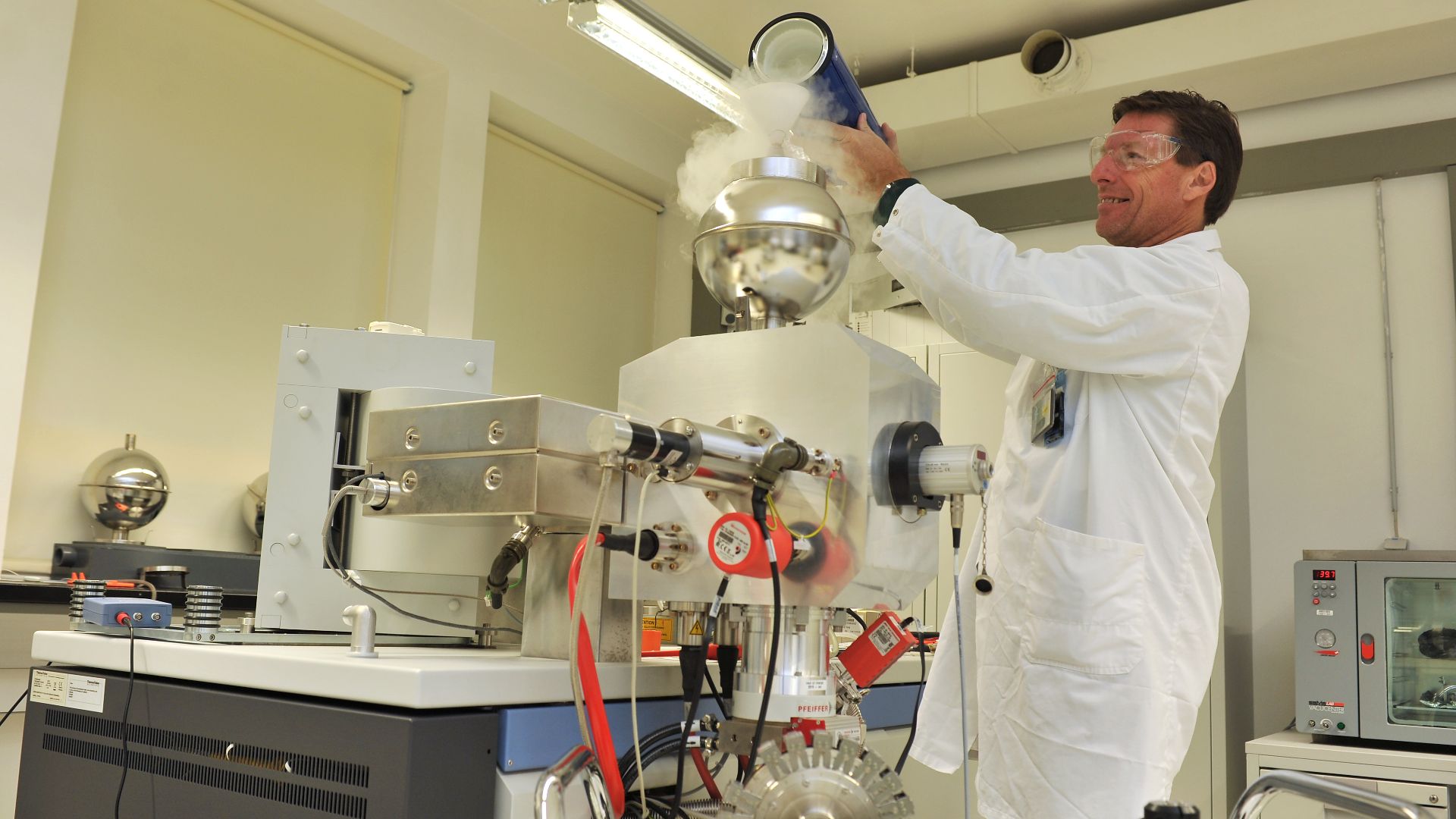 File:Mass Spectrometry Laboratory (06410488) (5113869096).jpg