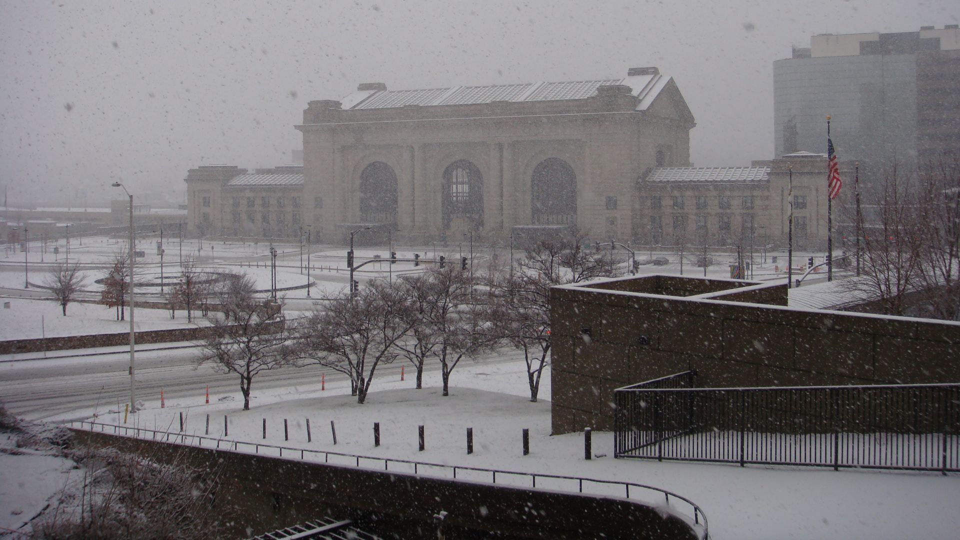 File:KCUnionStationSnowy.JPG