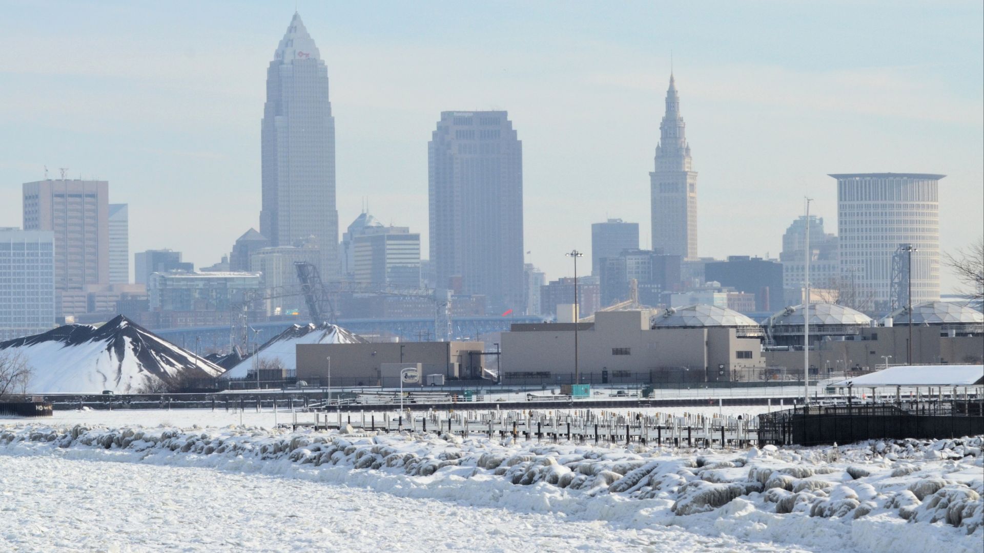 File:Cleveland, Ohio view from Edgewater Park (8421602328).jpg