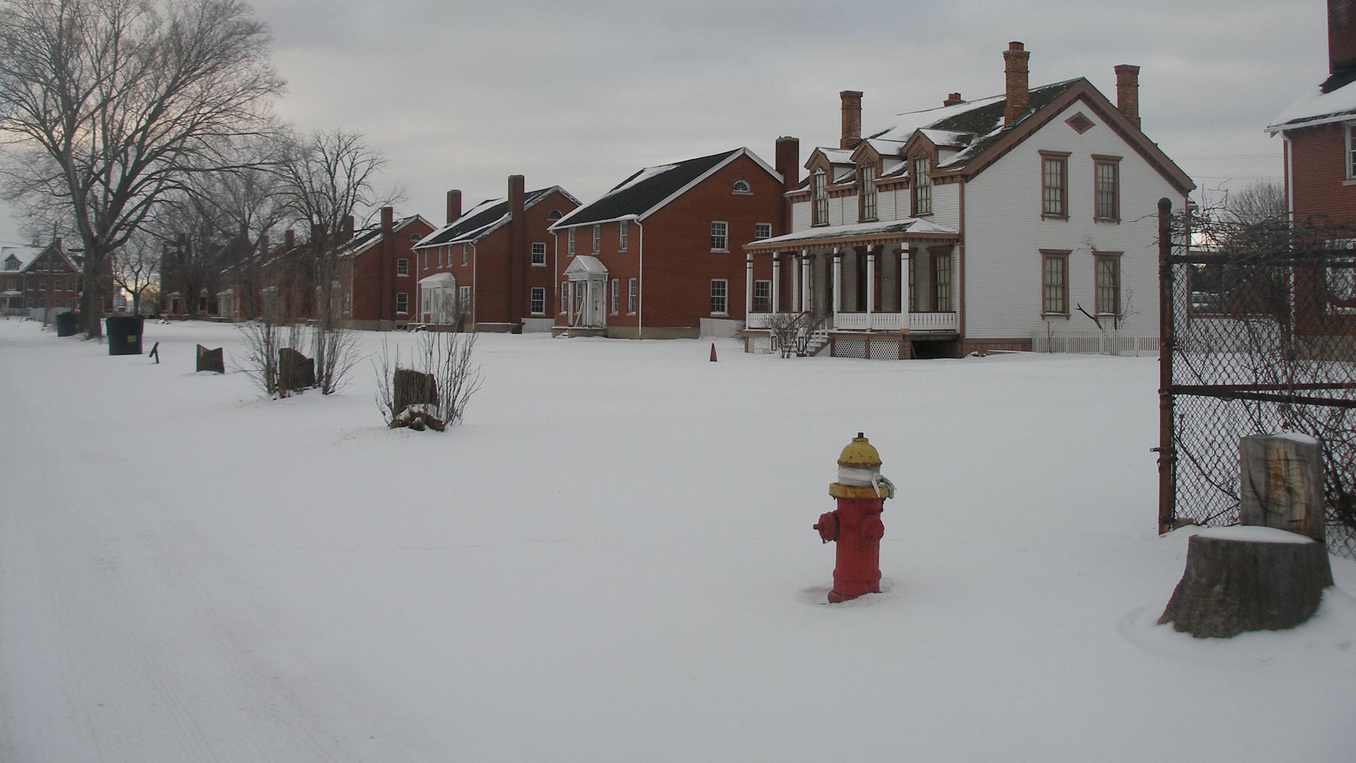 File:Fort Wayne Detroit Officer's Row 2011.JPG