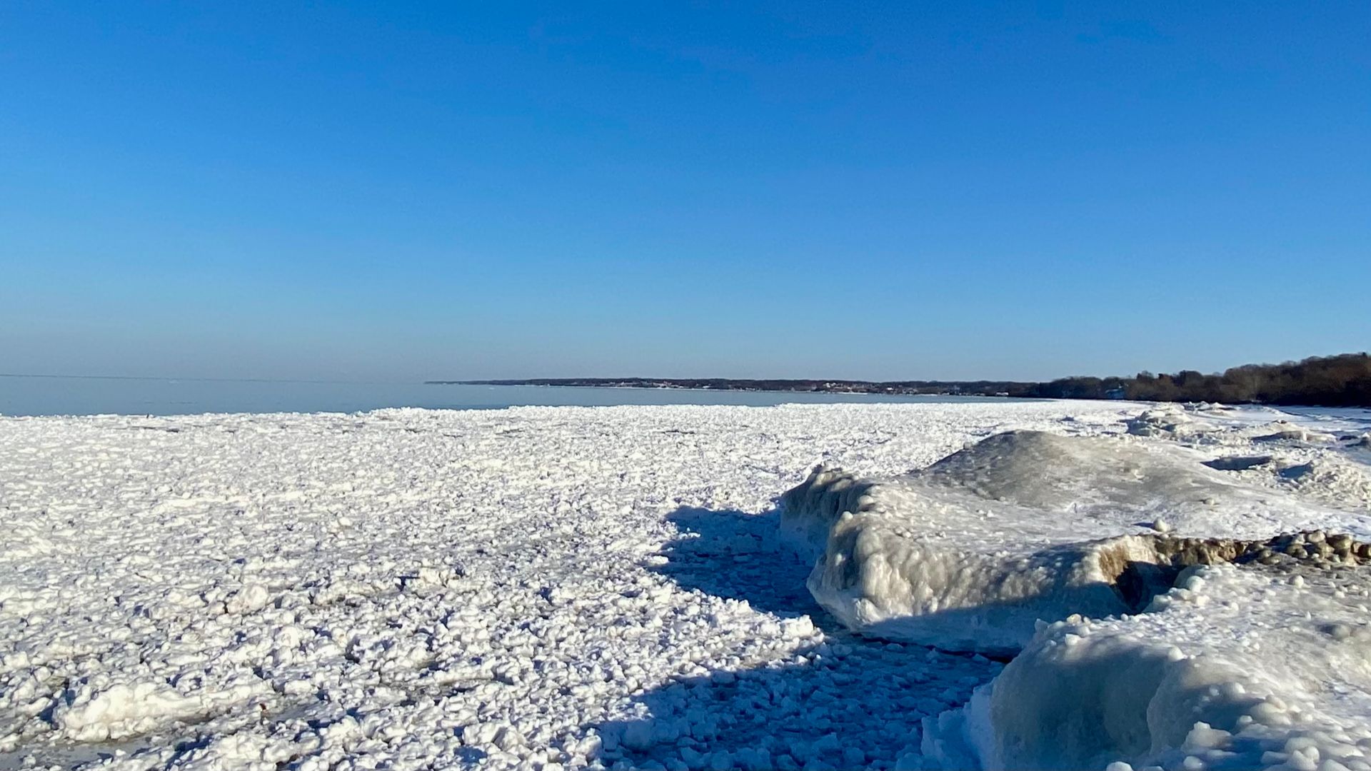 File:Lake Ontario shoreline at Durand Eastman Park, Rochester, New York - 20220131 - 01.jpg