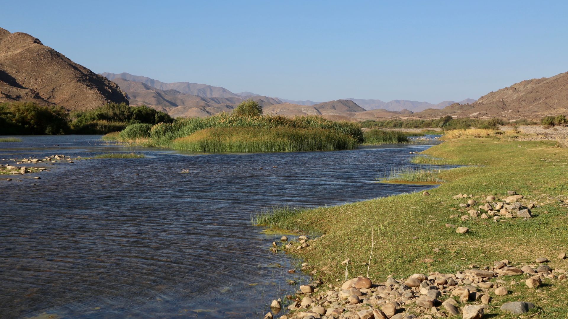 File:Orange River (Gariep River) (26442090647).jpg
