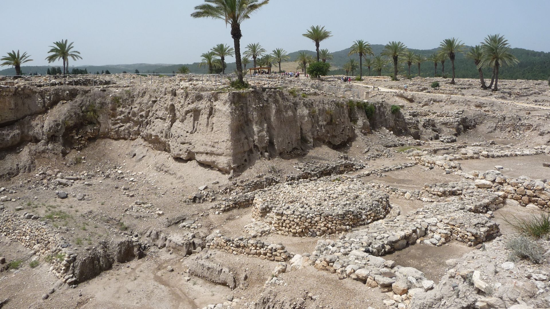 File:Tel Megiddo 29.jpg