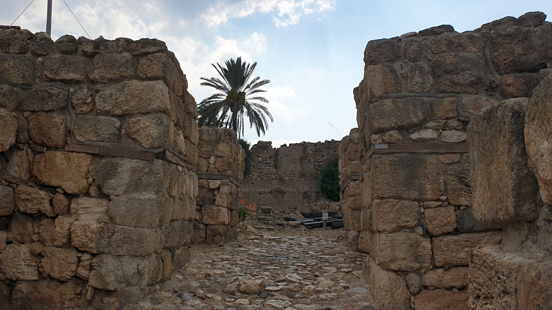 File:20191028 115844 Tel Megiddo Israel anagoria.jpg