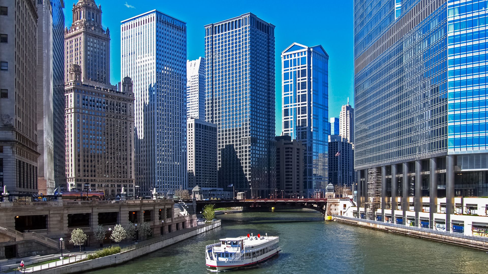 File:Chicago River ferry b.jpg