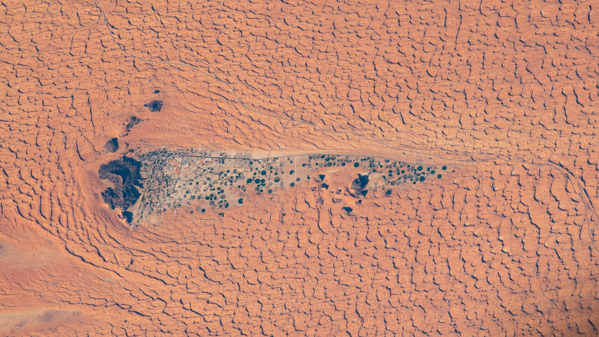 File:ISS-64 Jubba with Nefud Desert, Saudi Arabia.jpg