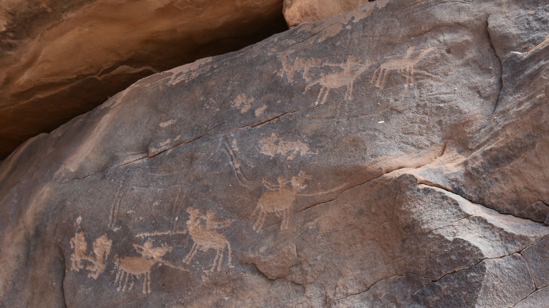 File:Warriors, Jubbah rock art site, Saudi Arabia (2).jpg