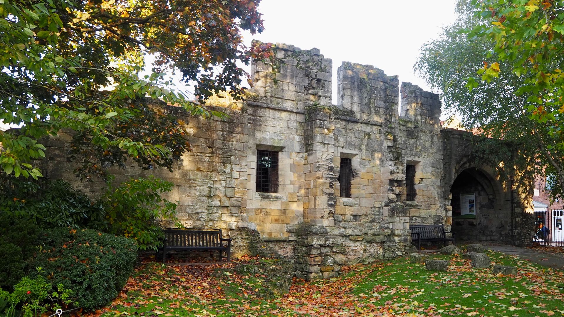 File:Remains of St Leonard's Hospital York 16.jpg