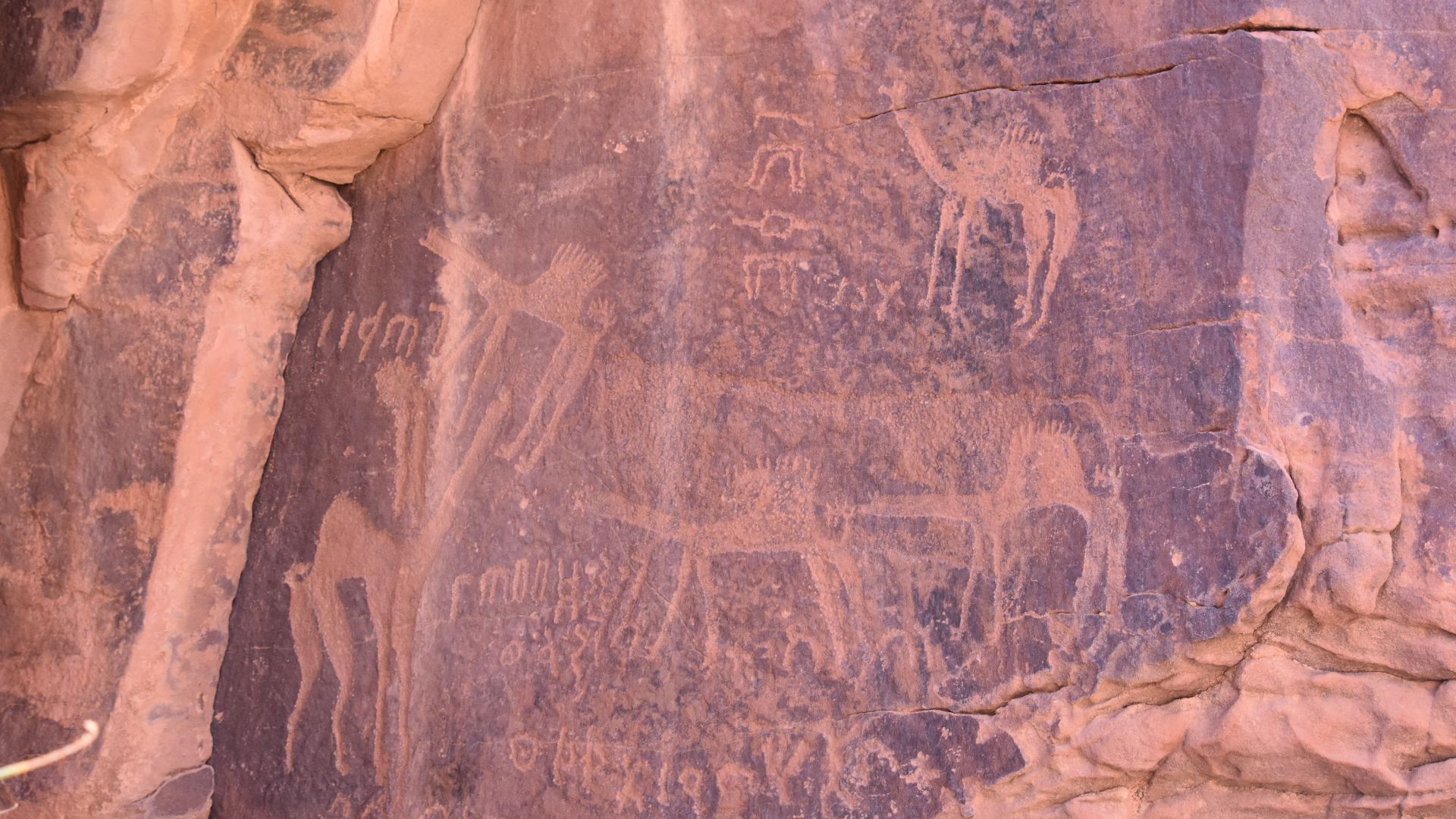 File:Petroglyphs at Jubbah rock art site, Saudi Arabia (2).jpg