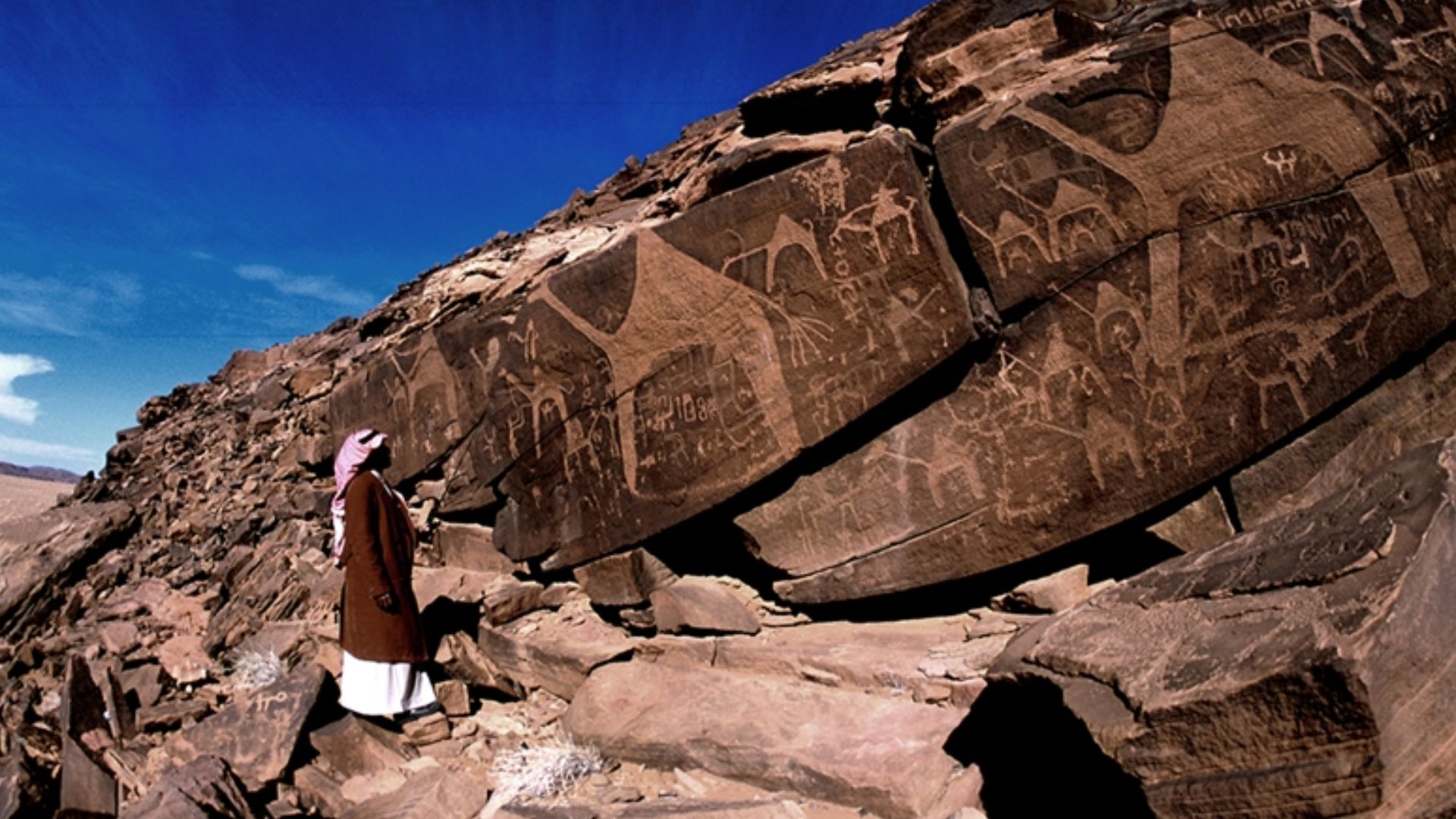 File:من آثار الرسوم الصخرية في موقع جبة والشويمس بحائل.jpg