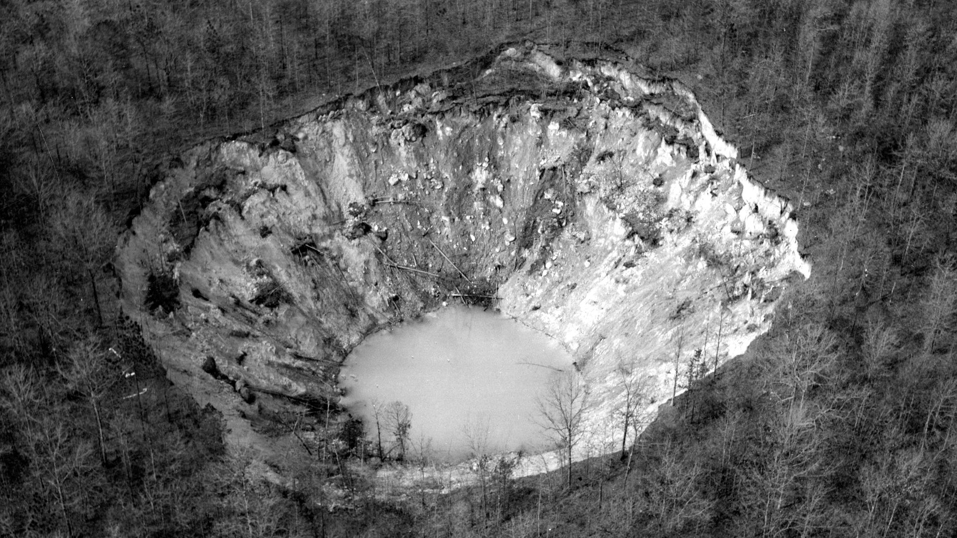 File:December Giant sinkhole collapse USGS 1972.jpg