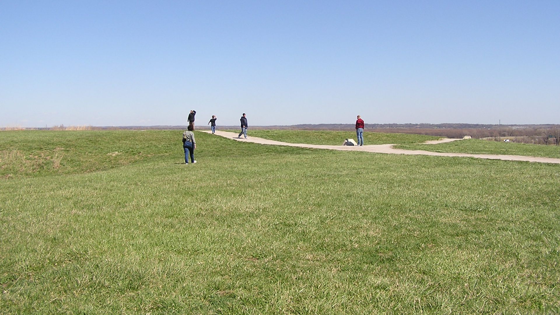 File:Cahokia Mounds, top of Monk's Mound (3392562252).jpg
