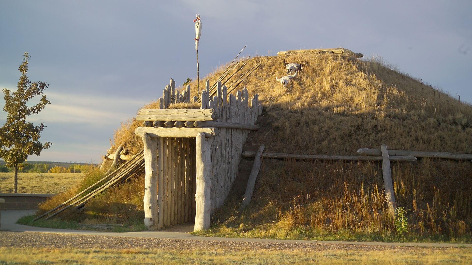 File:Earthlodge (04855a71-2de7-4be0-b721-a3b65078a18b).jpg