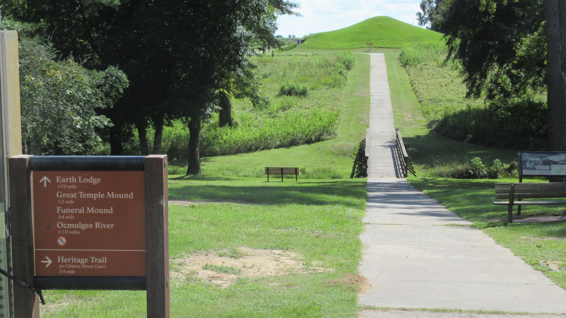 File:Ocmulgee Mounds National Historical Park, Macon, Georgia, USA, 2 September 2021 - 04.jpg