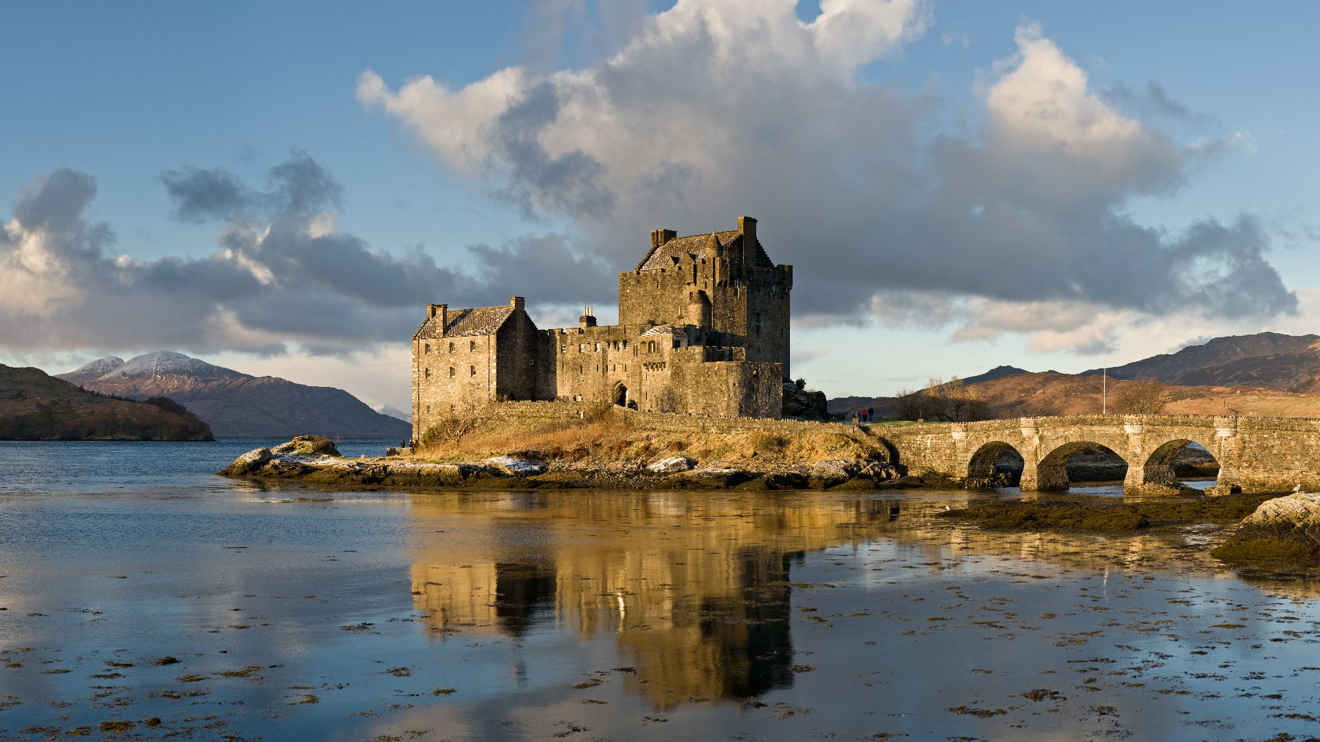 File:Eilean Donan Castle, Scotland - Jan 2011.jpg