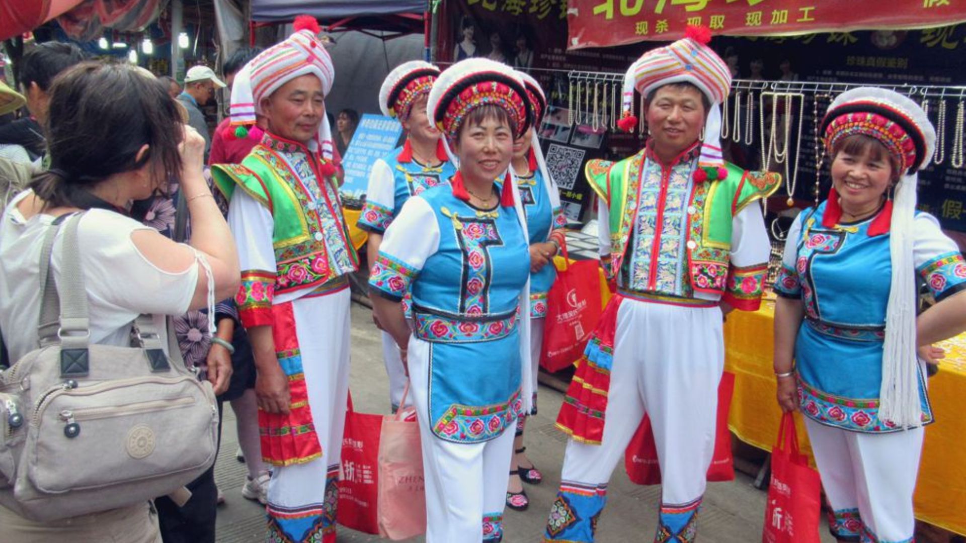 File:Bai Ethnic Minority (48424646887).jpg