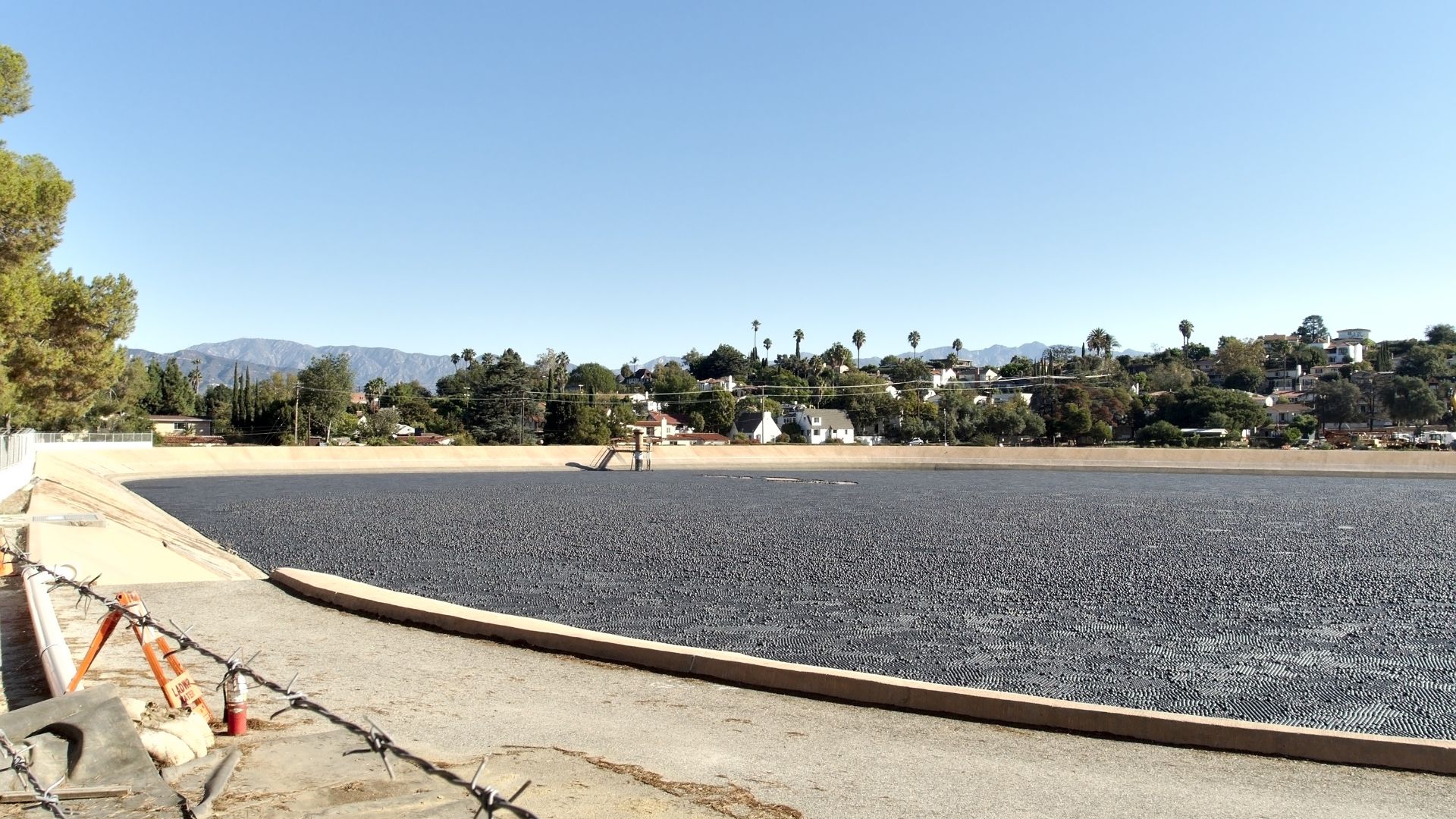 File:Ivanhoe Reservoir looking north from southwest corner 2015-10-11.jpg