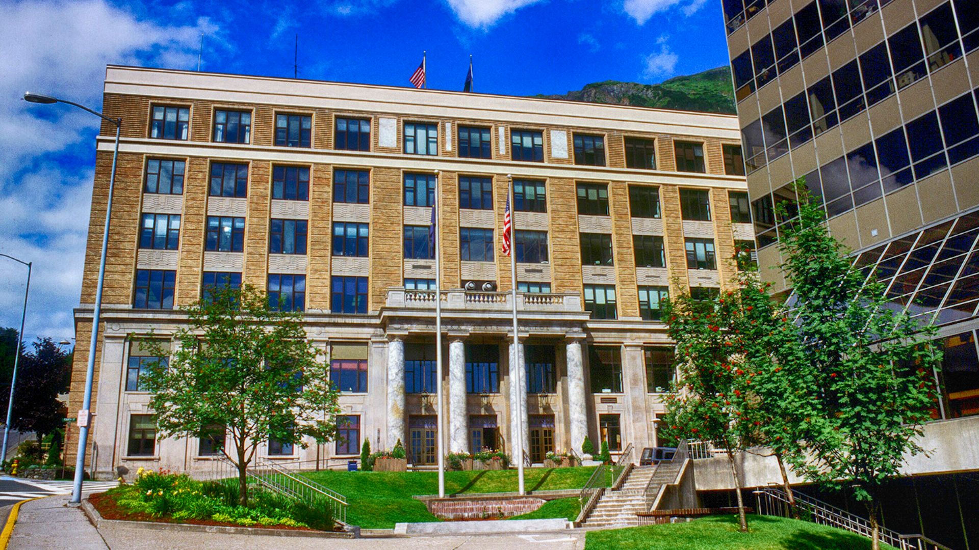 File:AKCapBldg HDR 194.jpg