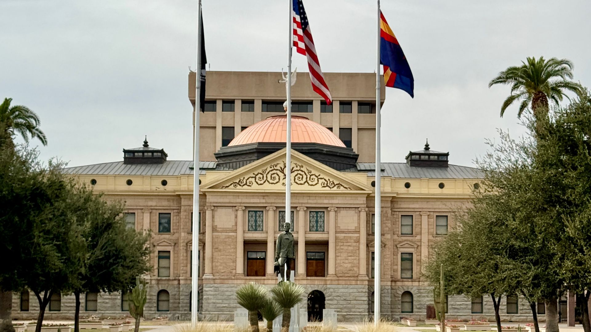 File:Arizona State Capitol, Washington Street and 17th Avenue, Phoenix, AZ - 54441625391.jpg