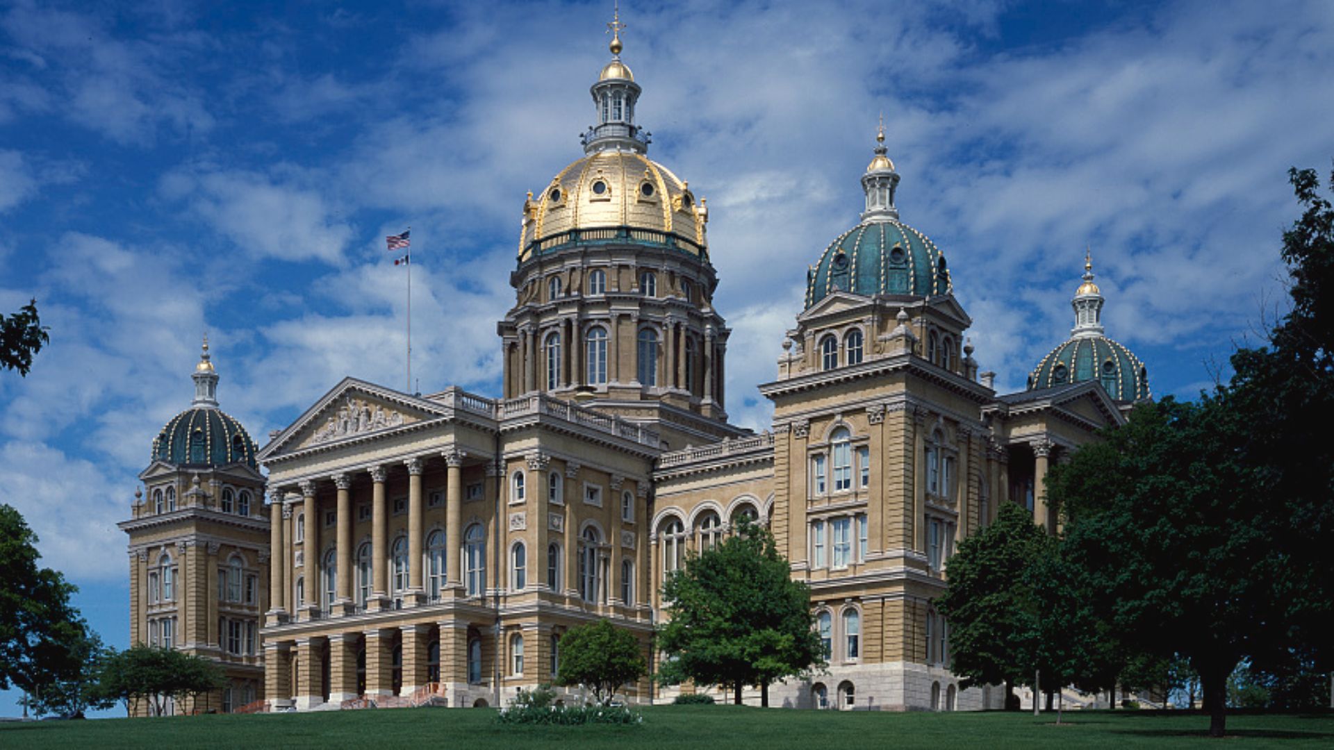File:Capitol building, Des Moines, Iowa (cropped2).jpg