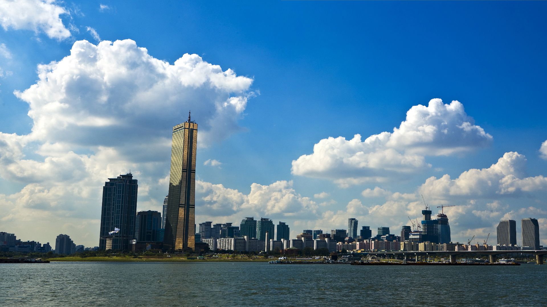 File:Han River Seoul skyline Pixabay 1214950.jpg