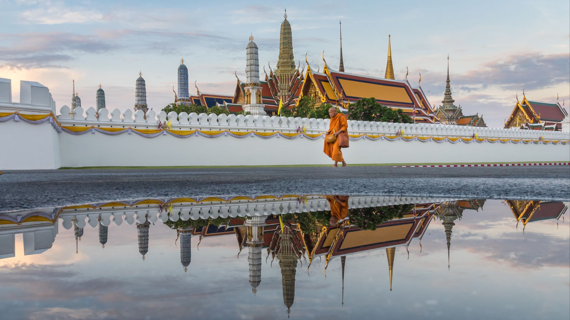 File:Temple of the Emerald Buddha.jpg