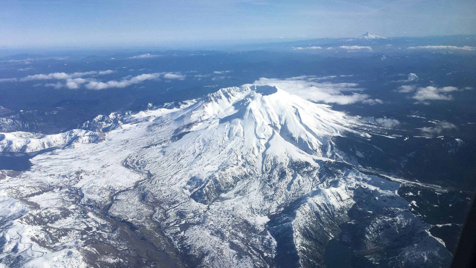 File:Mount Saint Helens from the air, with Mount Hood in background 02.jpg