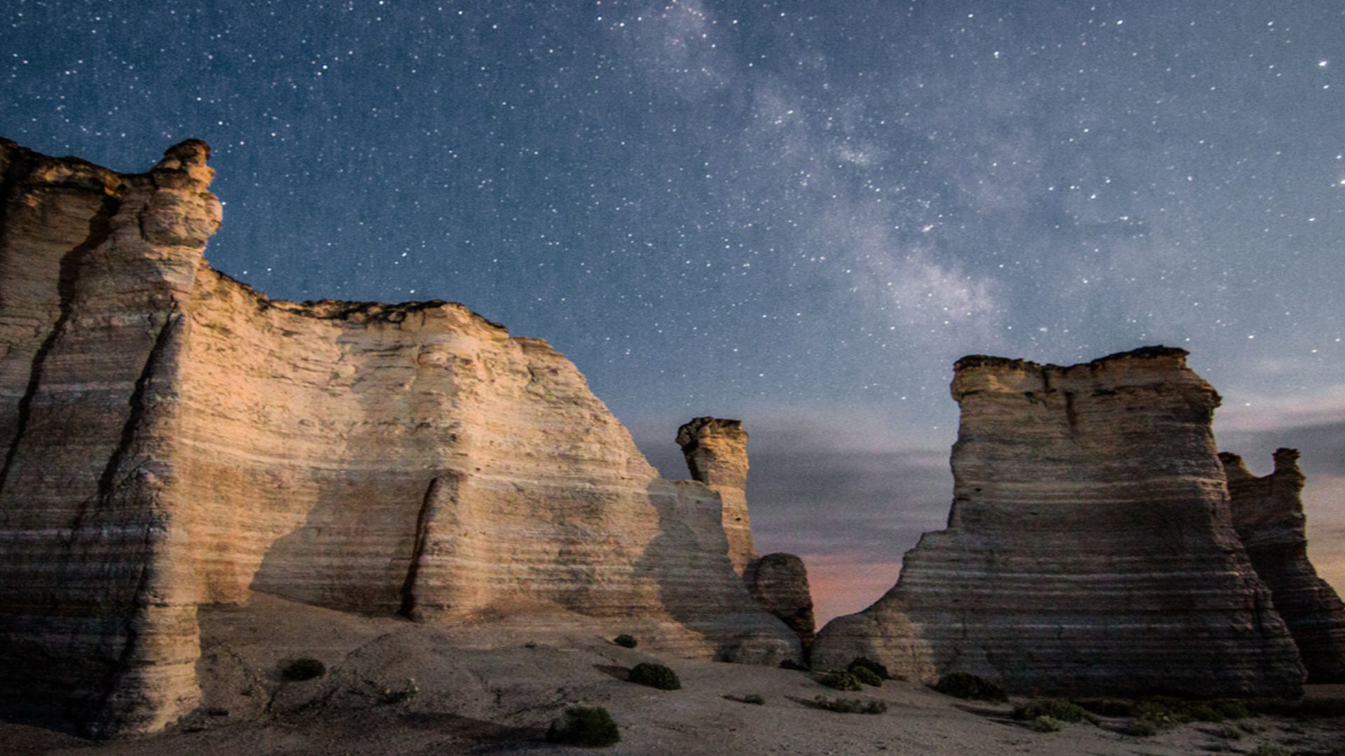 File:Milky Way over Monument Rocks, Kansas, USA.jpg