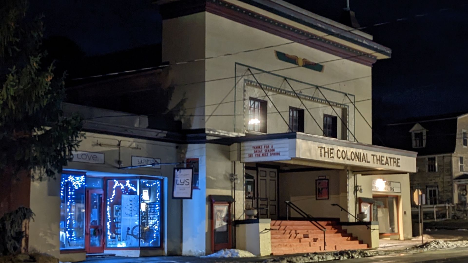 File:The Colonial Theatre 2050 Main Street downtown Bethlehem NH December 2022.jpg